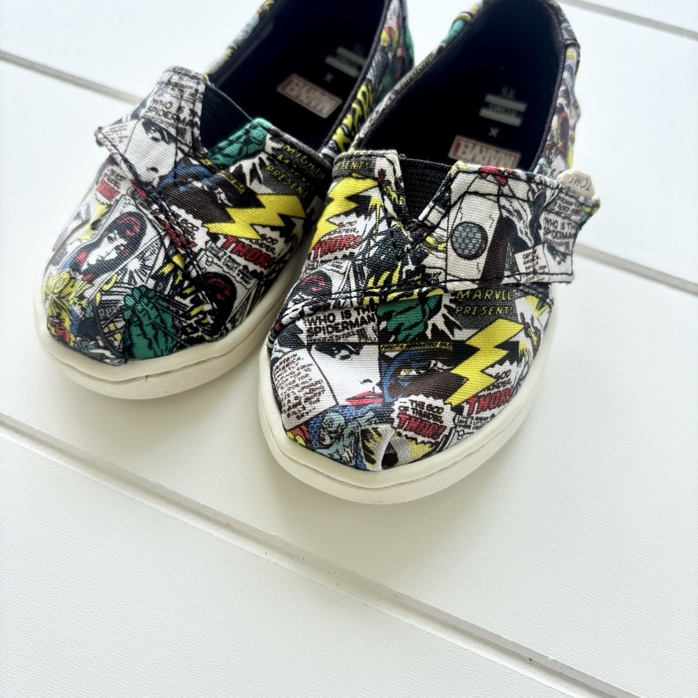 Toms x Marvel Kids Size 5 Classic Multi Marvel Comic Pop Print Shoes - Picture 3 of 12